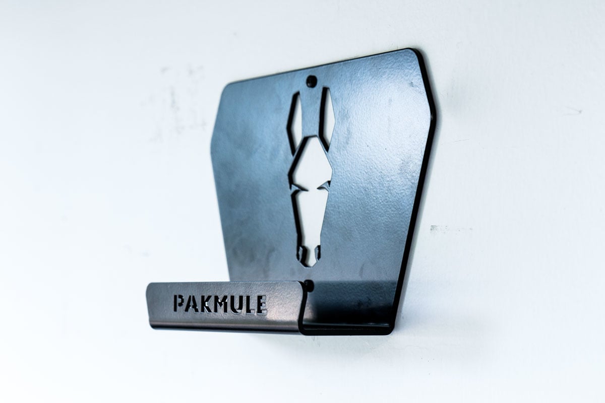 PAKMULE - Hitchin' Post